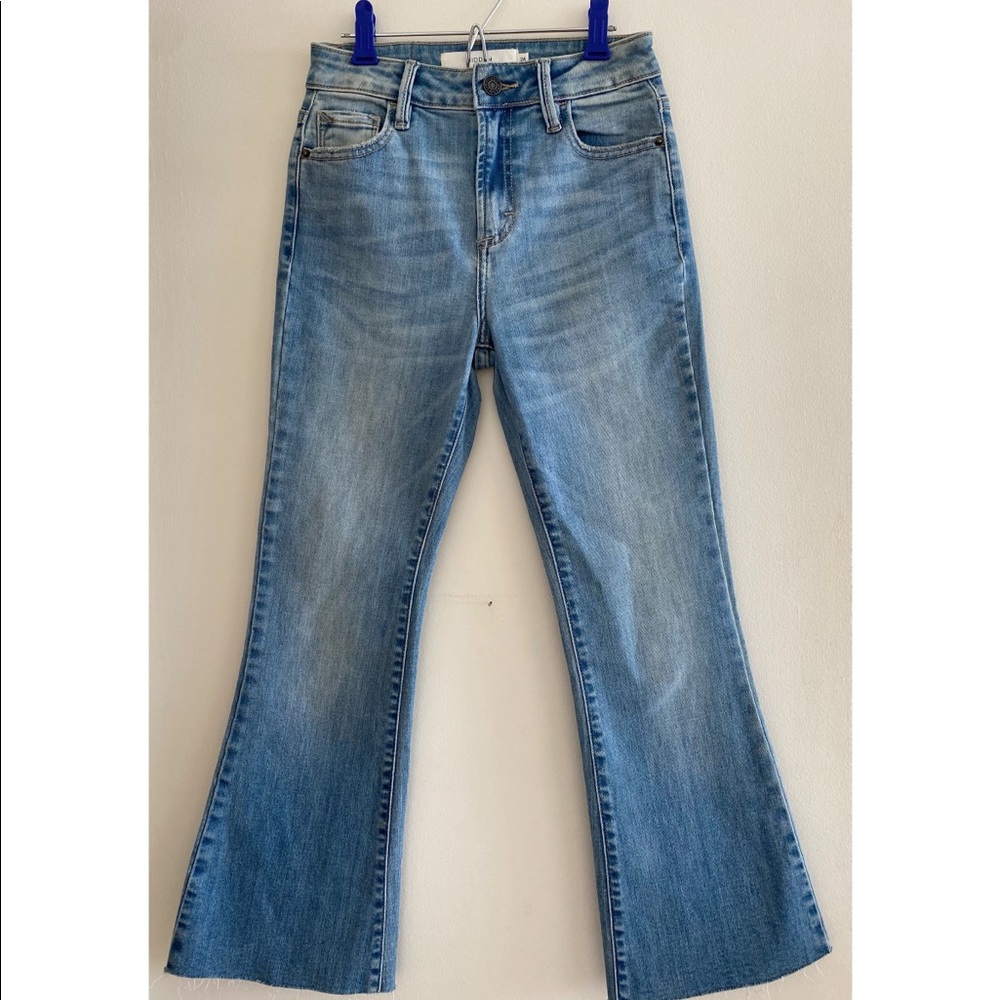 NWT - Hidden ‘Happi Flare’ Cut Off Cropped Jeans